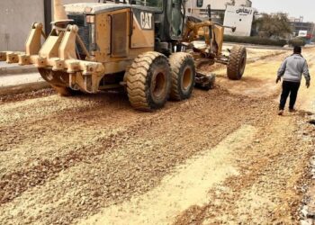 وزير الإسكان: تكثيف أعمال تطوير الطرق والمرافق بالمناطق الصناعية بـ6 أكتوبر والسويس الجديدة