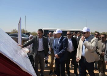 رئيس الوزراء يتفقد أعمال إنشاء محطة الصرف الصحي الصناعي بالعاشر من رمضان