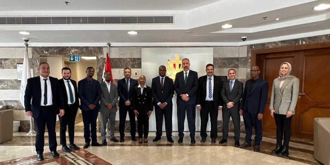 وفد فني من تنزانيا يزور المركزي للتعرف على تجربته في الأمن السيبراني