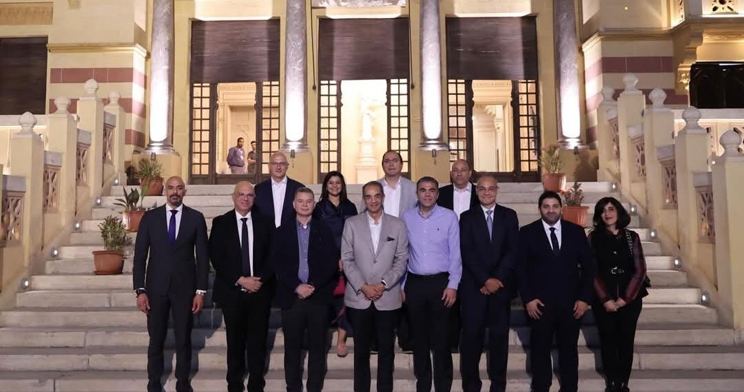 وزير الاتصالات يناقش مع لجنة الاقتصاد الرقمى جهود تنمية صناعة التعهيد