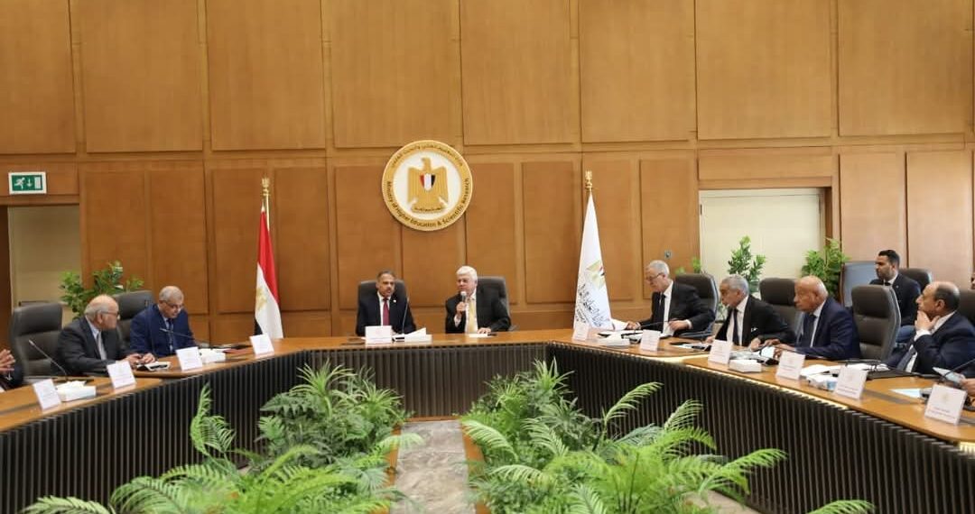 وزير التعليم العالي يترأس اجتماع مجلس أمناء جامعة الزقازيق الأهلية