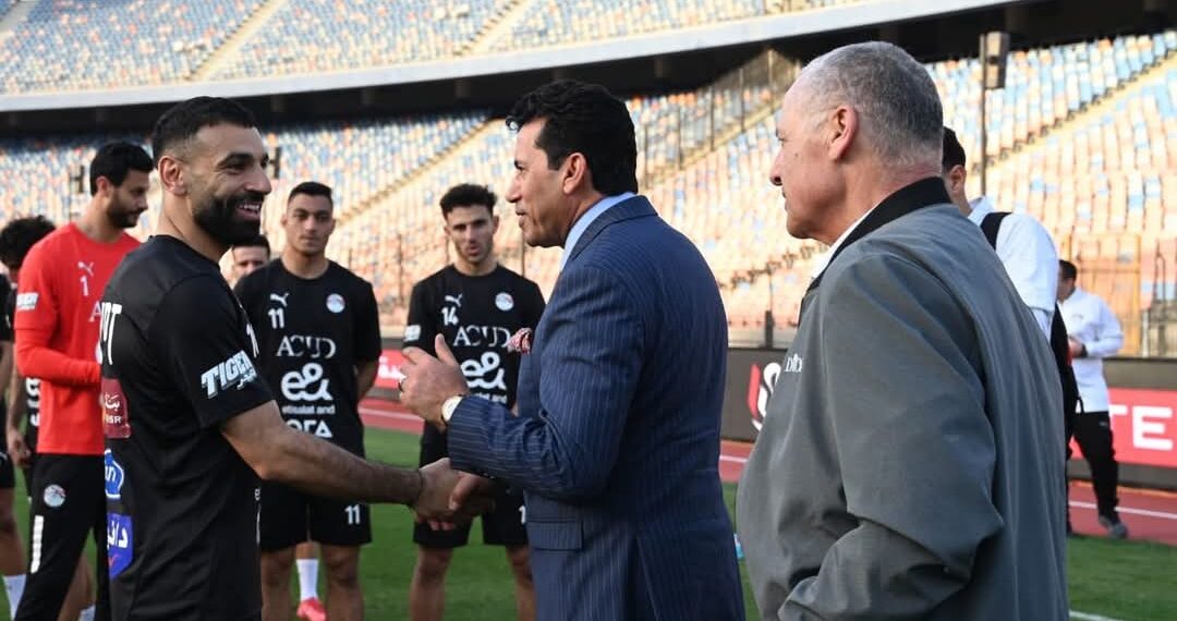 وزير الشباب والرياضة يهنئ المنتخب الوطني بالفوز على إثيوبيا