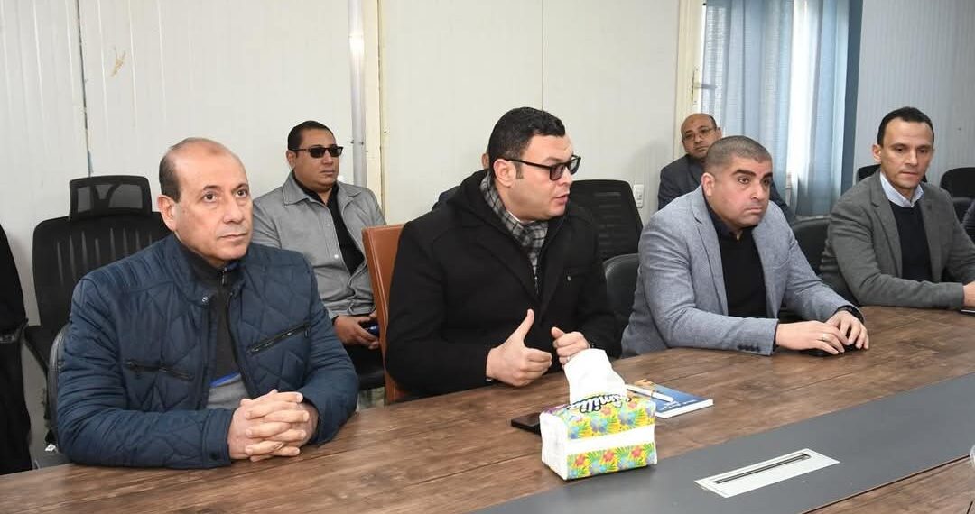 وزير الإسكان يلتقي ممثلي الشركات العاملة بمشروع حدائق تلال الفسطاط