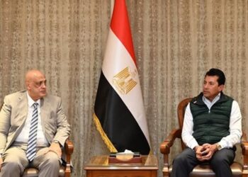 وزير الشباب والرياضة يُكرم أبطال منتخب سلاح السيف بعد فوزه بذهبية بطولة العالم