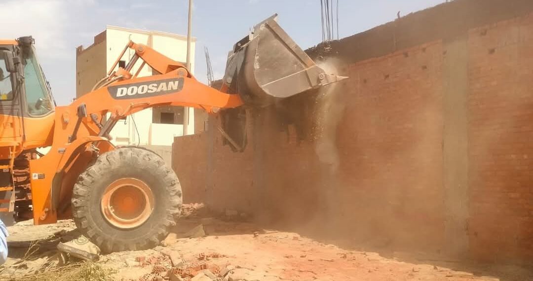 تنفيذ حملات إزالة لمخالفات بناء وتعديات بمدن الشروق وبدر وسوهاج الجديدة