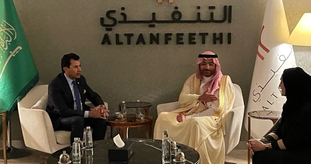 وزير الشباب والرياضة يصل الرياض للمشاركة في منتدى الاستثمار الرياضي SIF