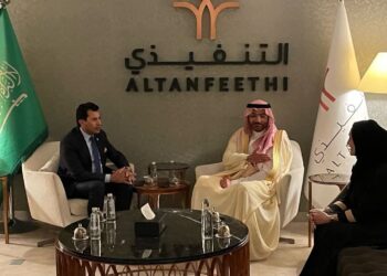 وزير الشباب والرياضة يصل الرياض للمشاركة في منتدى الاستثمار الرياضي SIF