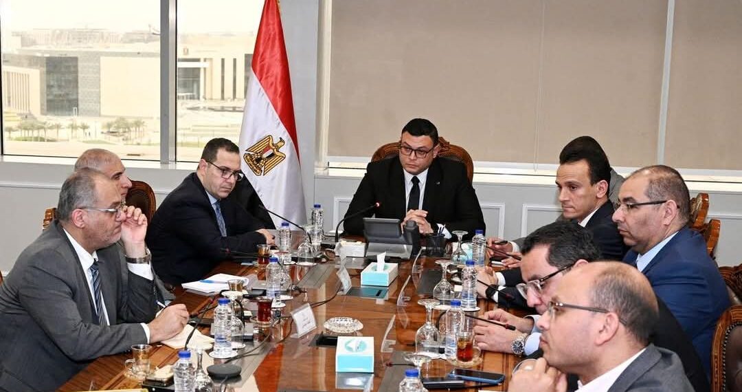 وزير الإسكان يجتمع مع مسئولي شركة فاوندرز لاستعراض عدد من الفرص الاستثمارية 