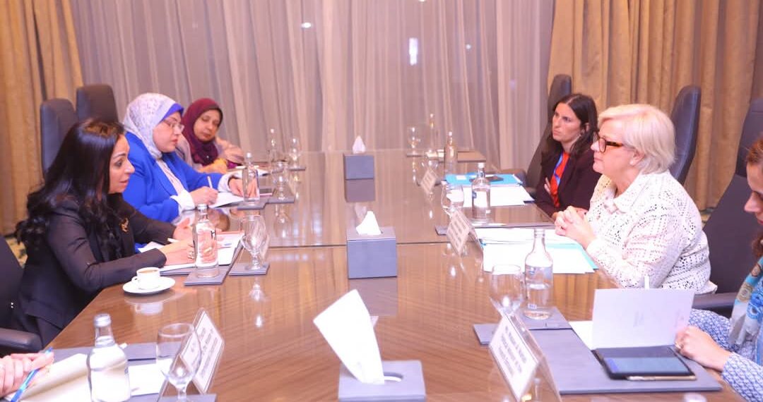 وزيرة التضامن تلتقي وزيرة العمل والصحة والتضامن وشئون العائلة الفرنسية 