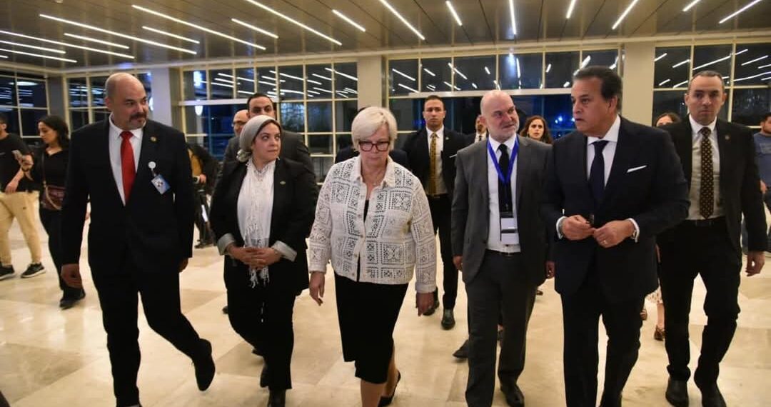 وزيرا الصحة في مصر وفرنسا يتفقدان معهد ناصر ومستشفى 57357 