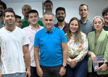 فريق عمل مؤسسة شباب القادة يجتمع لمناقشة خطة برامج تمكين النشء والفتيات