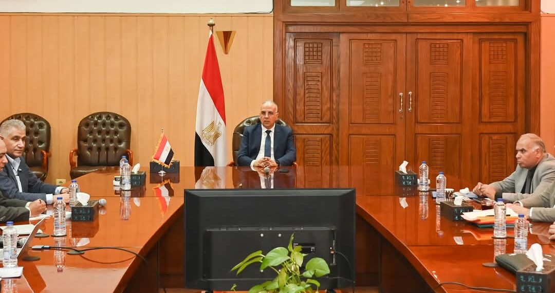 وزير الري يبحث مقترح لتنفيذ مشروع رقمنة المساقي الخصوصية