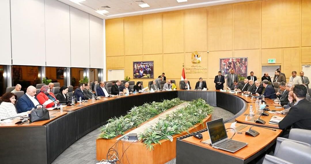 وزير الإسكان يعقد اجتماعه الدوري مع أعضاء البرلمان 