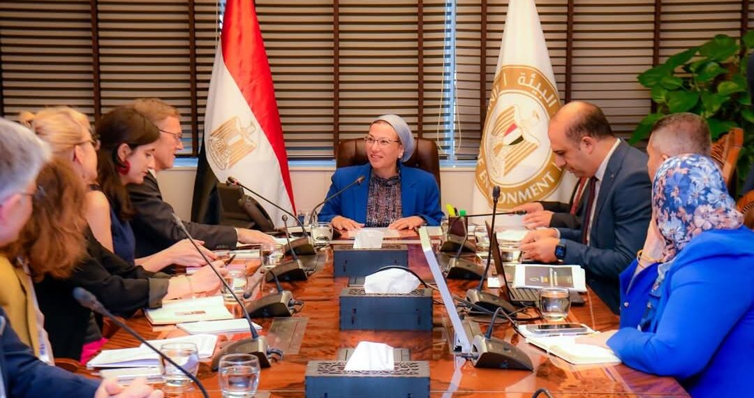 وزيرة البيئة تلتقي وفد جمعية أرباب رجال الأعمال الفرنسية 