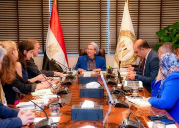 وزيرة البيئة تلتقي وفد جمعية أرباب رجال الأعمال الفرنسية 