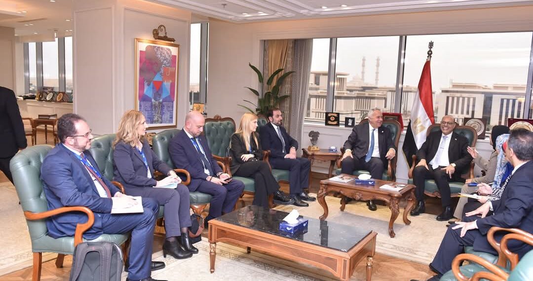 وزير العمل يلتقي وزير الهجرة واللجوء اليوناني والوفد المُرافق له 
