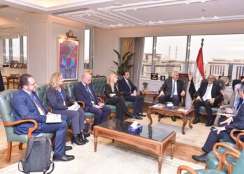 وزير العمل يلتقي وزير الهجرة واللجوء اليوناني والوفد المُرافق له 