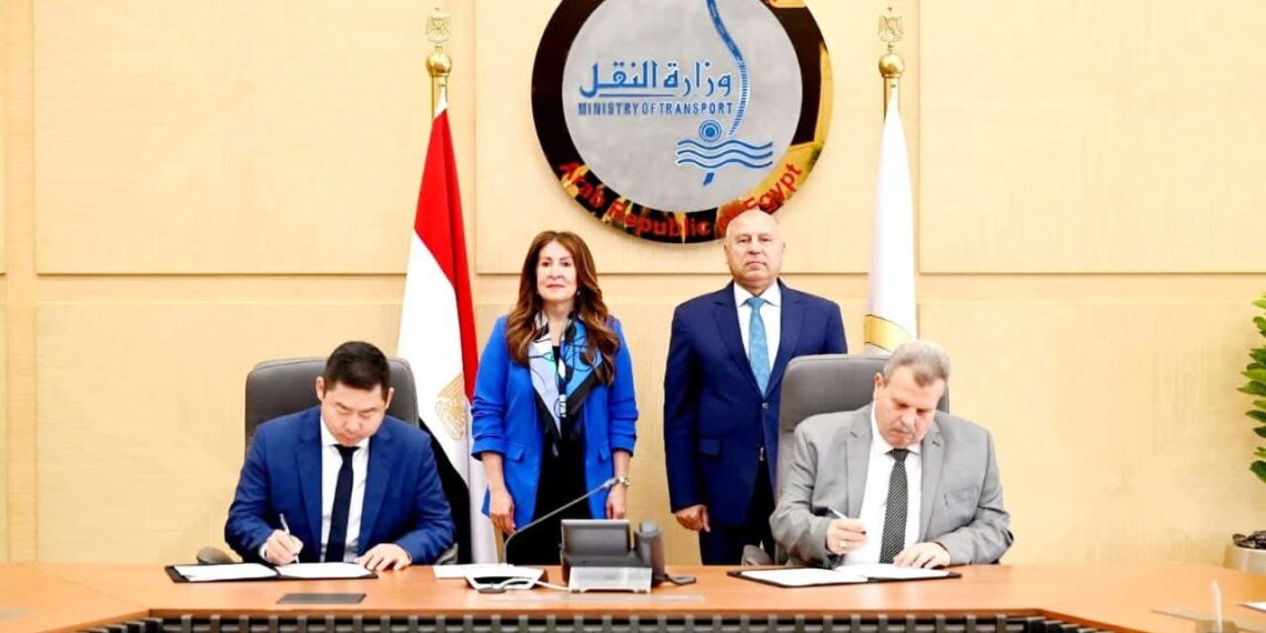 توقيع ثلاثة عقود بين الهيئة القومية لسكك حديد مصر و برجروس ريل الأمريكية 