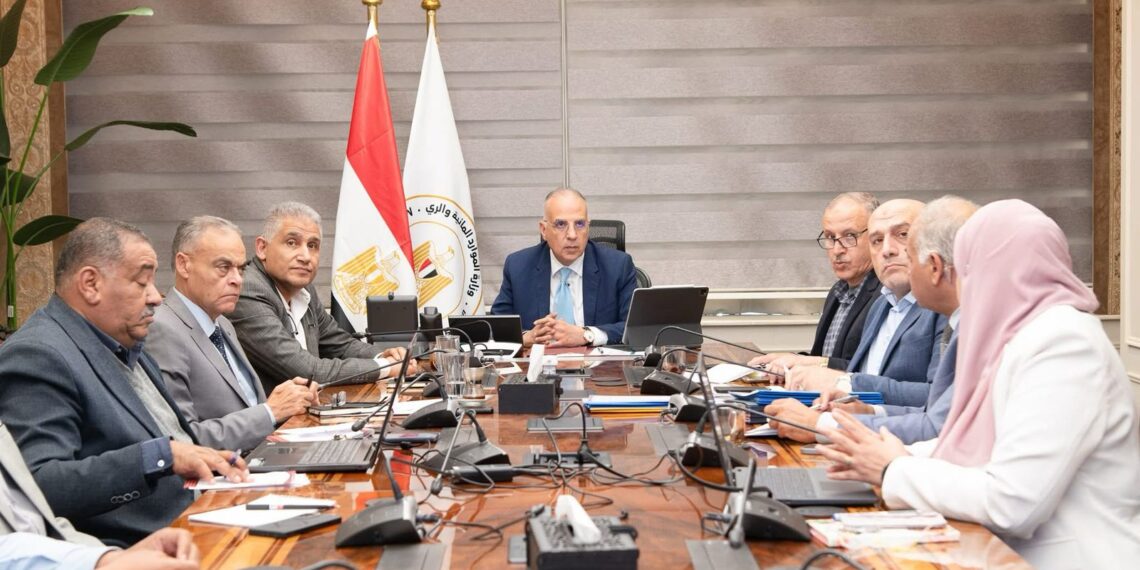 وزير الري يتابع حالة محطات رفع المياه بيان صادر عن وزارة الموارد المائية   
