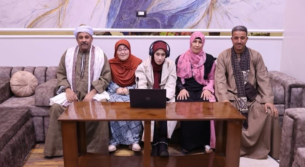 استجابة “الوزراء” لطالبة بمدرسة النور للمكفوفين وتسليمها “لاب توب”و منحة تدريبية   