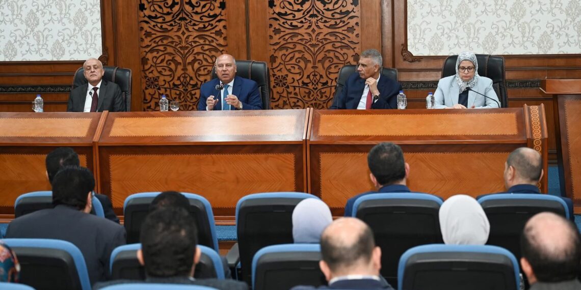 “الصناعة” و”النقل” تبحث مع محافظي ومستثمري الأقصر وأسوان تحديات المناطق الصناعية   