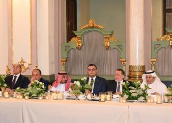 “الشربيني” يستعرض تنوع الفرص الاستثمارية بالمدن الجديدة والمناطق السياحية   