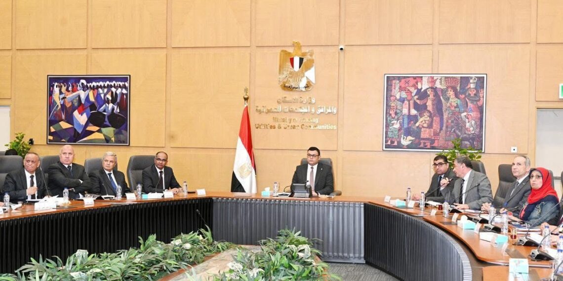 الإسكان تتابع موقف تنفيذ مشروعات حياة كريمة بمحافظتي أسيوط والمنيا   