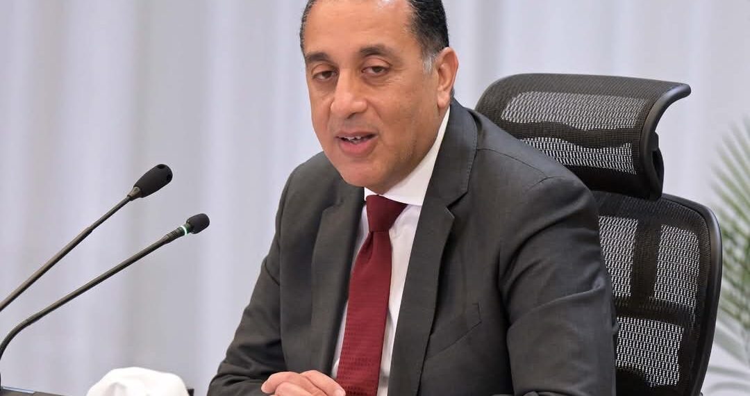 رئيس الوزراء يهنئ البابا تواضروس الثاني بعيد القيامة المجيد   