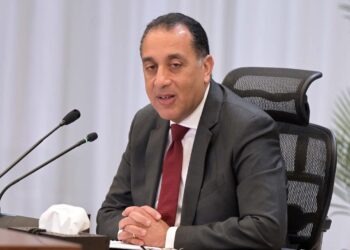 رئيس الوزراء يهنئ البابا تواضروس الثاني بعيد القيامة المجيد   