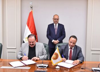 وزير العمل يُوّقع على بروتوكول تعاون مع كومبليو للخدمات التوظيفية الإيطالية