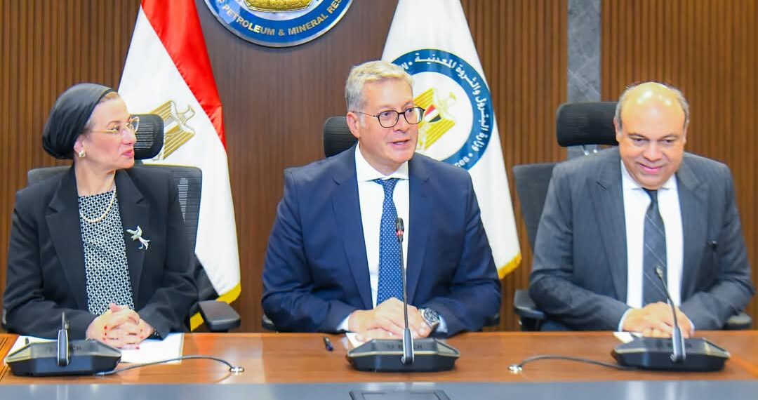 وزراء البترول والبيئة والطيران يبحثون التعاون في مشروع إنتاج وقود الطائرات المستدام 