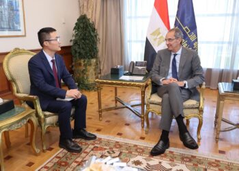 وزير الاتصالات وتكنولوجيا المعلومات يلتقي الرئيس التنفيذي الجديد لشركة هواوي مصر   