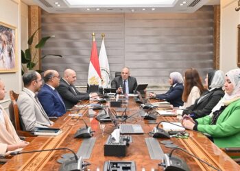 وزير الري يبحث مقترح إعداد عدد من الأفلام الوثائقية لتوثيق تاريخ الري في مصر