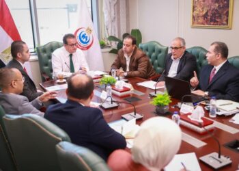 وزير الصحة يعقد اجتماعا لبحث آليات تطوير وحوكمة منظومة العلاج على نفقة الدولة