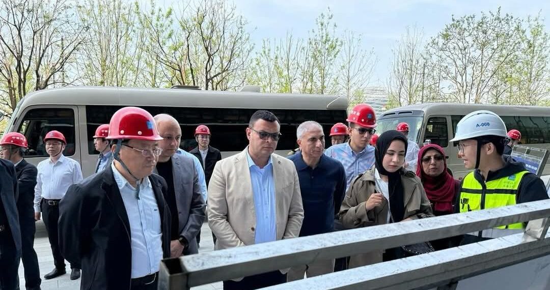 وزير الإسكان يتفقد أعمال إنشاء وتشغيل مركز أبحاث شركة عالمية بمدينة شنغهاي الصينية