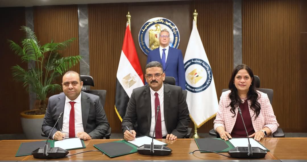 وزير البترول يشهد توقيع نموذج اتفاقية مع شركة أنجلو جولد اشانتي    