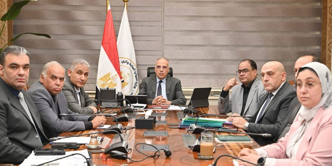 وزير الري يتابع حالة المنظومة المائية بالمنيا   