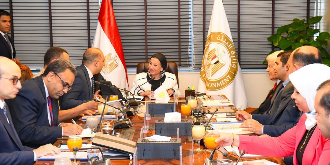 “البيئة” توافق على ضوابط إصدار تراخيص مزاولة نشاط لمواقع تجميع المخلفات الزراعية