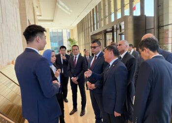 وزير الإسكان يواصل جولاته بالصين بتفقد منطقة الأعمال المركزية ببكين