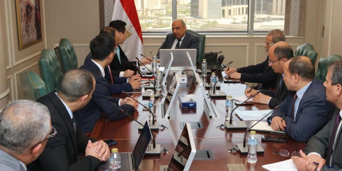 الكهرباء تبحث مع هواوي التعاون بمجالات الطاقة المتجددة