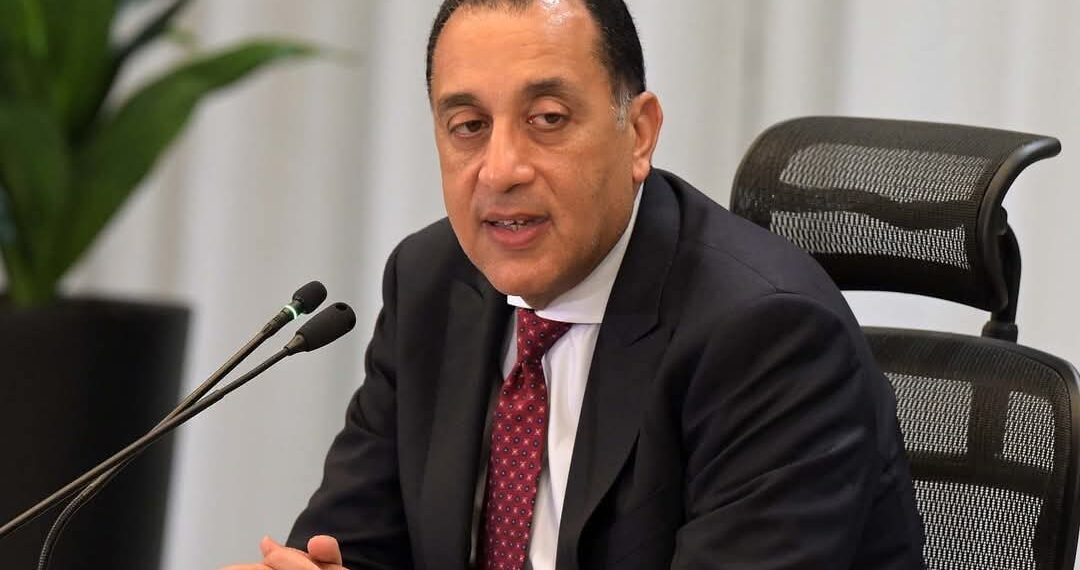 رئيس الوزراء يهنئ وزير الدفاع بعيد تحرير سيناء   