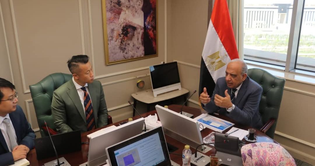 وزير الكهرباء يبحث مع مسئولي ستيت جريد الصينية تعزيز الشراكة