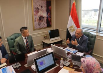 وزير الكهرباء يبحث مع مسئولي ستيت جريد الصينية تعزيز الشراكة