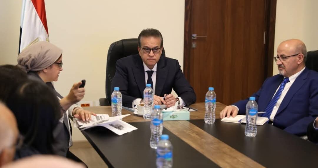 وزير الصحة يبحث مع وفد منظمة الصحة العالمية مستجدات المبادرة العالمية لسرطان الأطفال