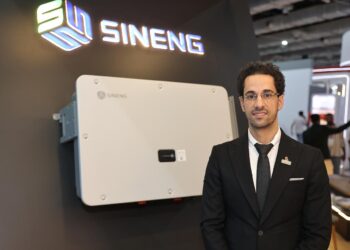 SINENG الصينية توقع اتفاقية مع «ماريزاد» لتوزيع منتجات انفرتر الطاقة الشمسية في مصر