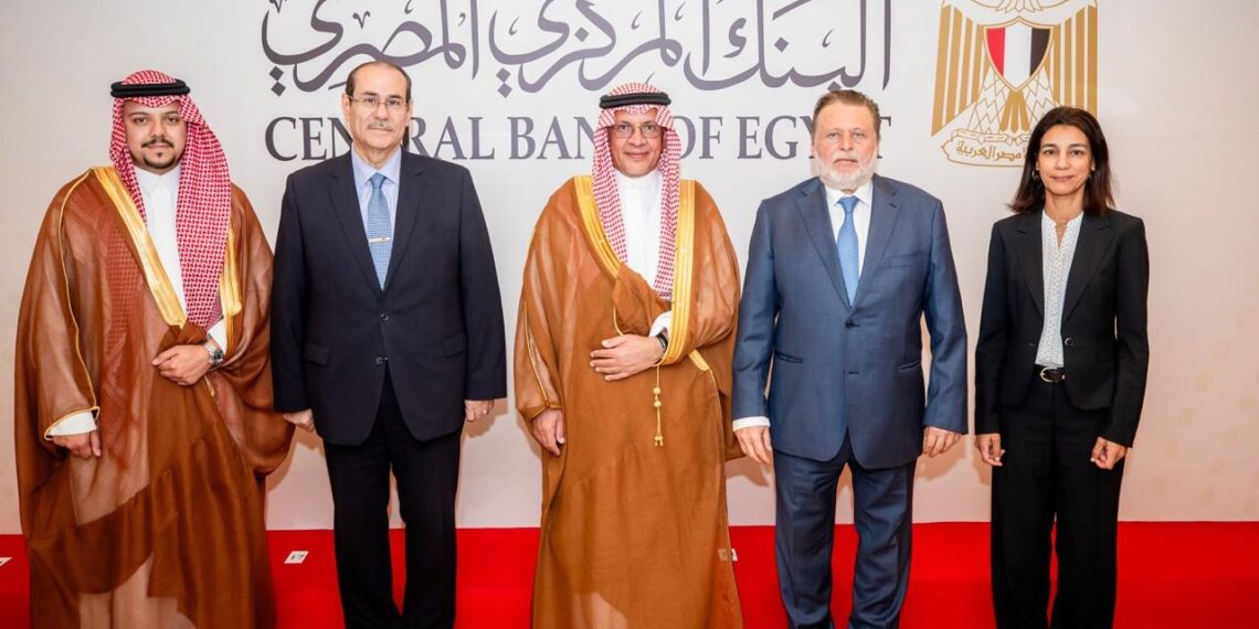 محافظ البنك المركزي يلتقي الأمين العام للمجلس التنسيقي المصري السعودي لبحث أوجه التعاون المشترك