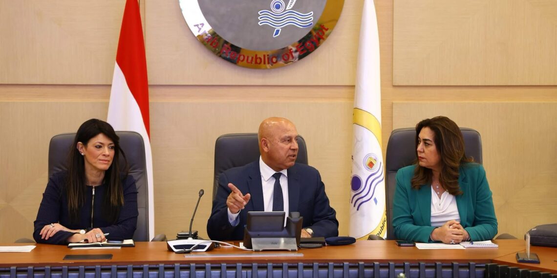 “الصناعة”و”النقل” تتابعان الموقف التنفيذي لمشروعات التنمية الصناعية بصعيد مصر