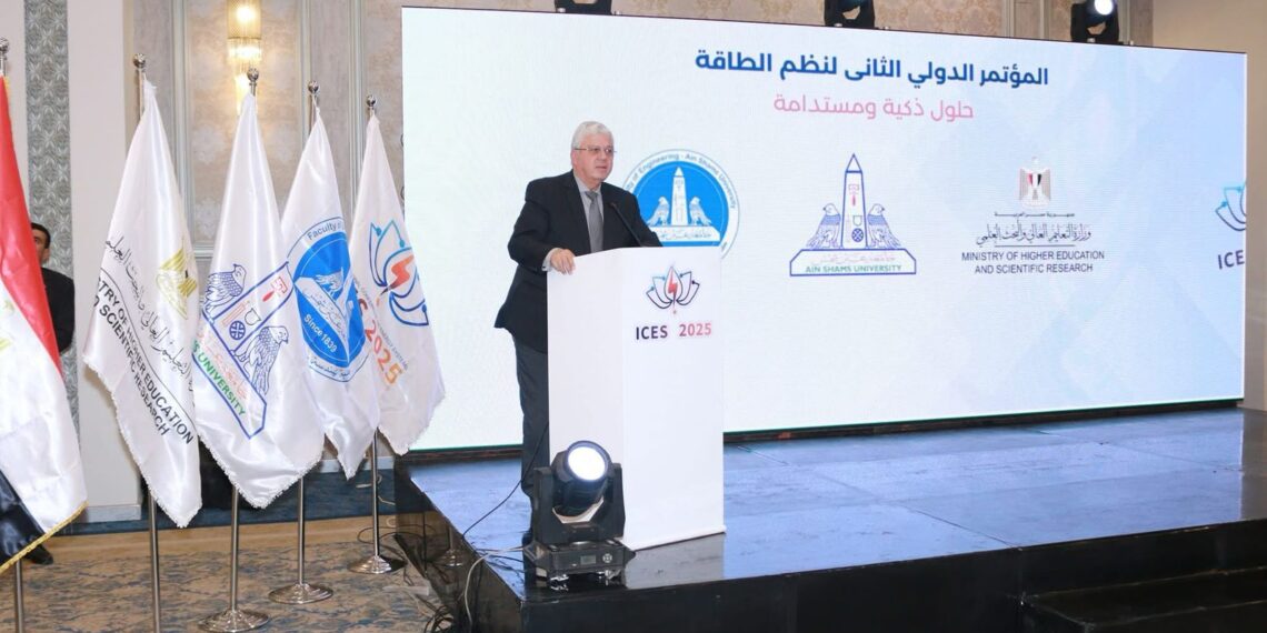 “عاشور” يؤكد أهمية البحث العلمي في مجالات الطاقة الجديدة والمتجددة