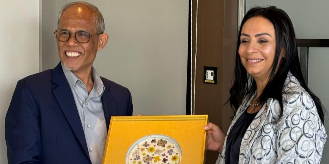 مايا مرسي تلتقي وزير الأسرة والتنمية الاجتماعية بسنغافورة