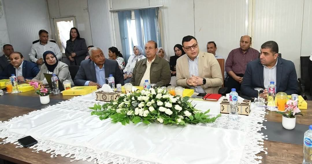 وزير الإسكان يعقد اجتماعًا مع الشركات العاملة بحدائق تلال الفسطاط